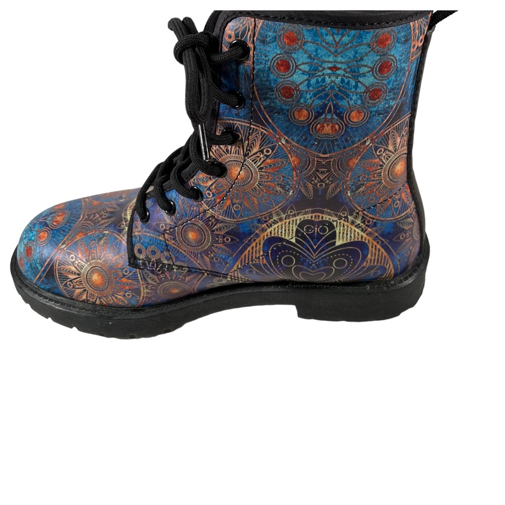 Yes We Vibe Ladies boots size 6 Multicolor